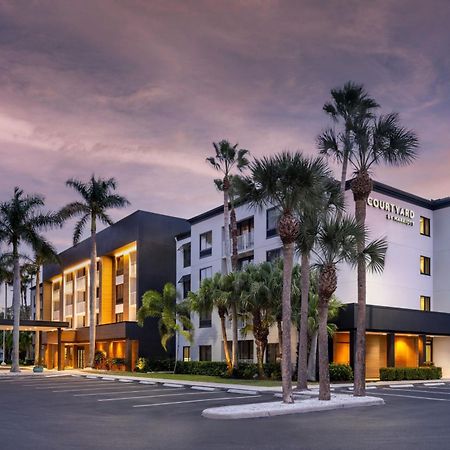Courtyard By Marriott - Naples Hotel Exterior photo