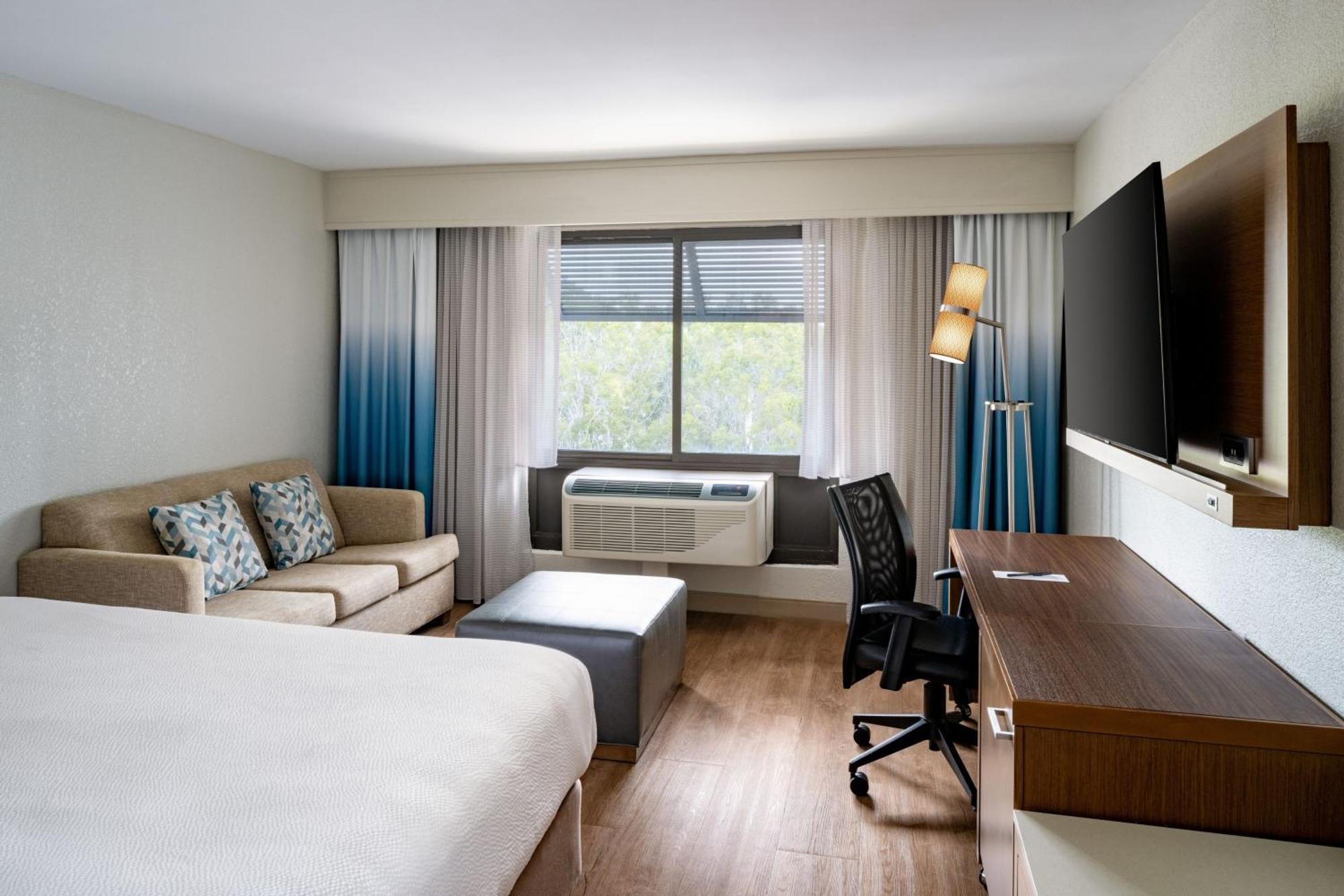 Courtyard By Marriott - Naples Hotel Exterior photo
