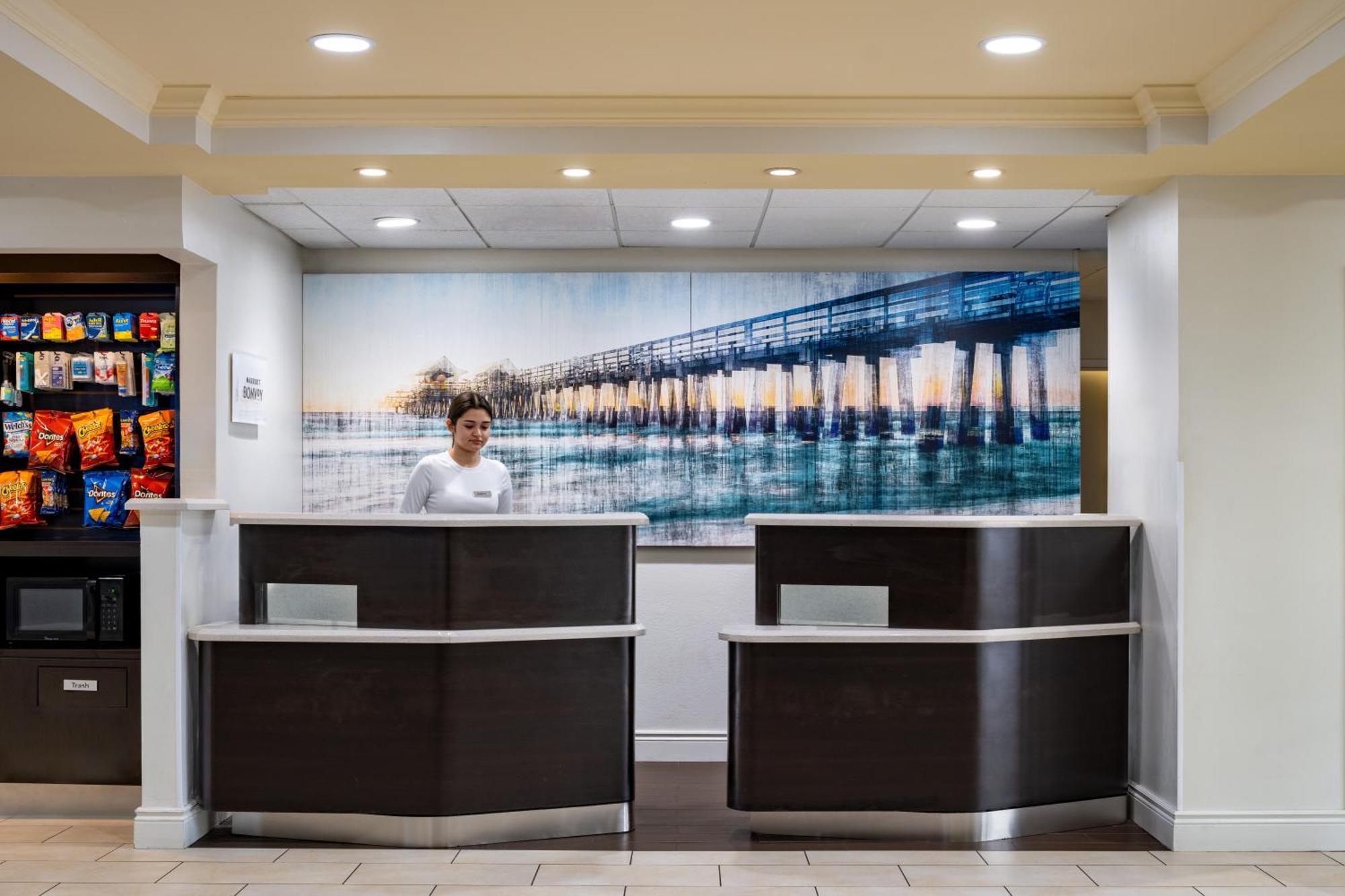 Courtyard By Marriott - Naples Hotel Exterior photo