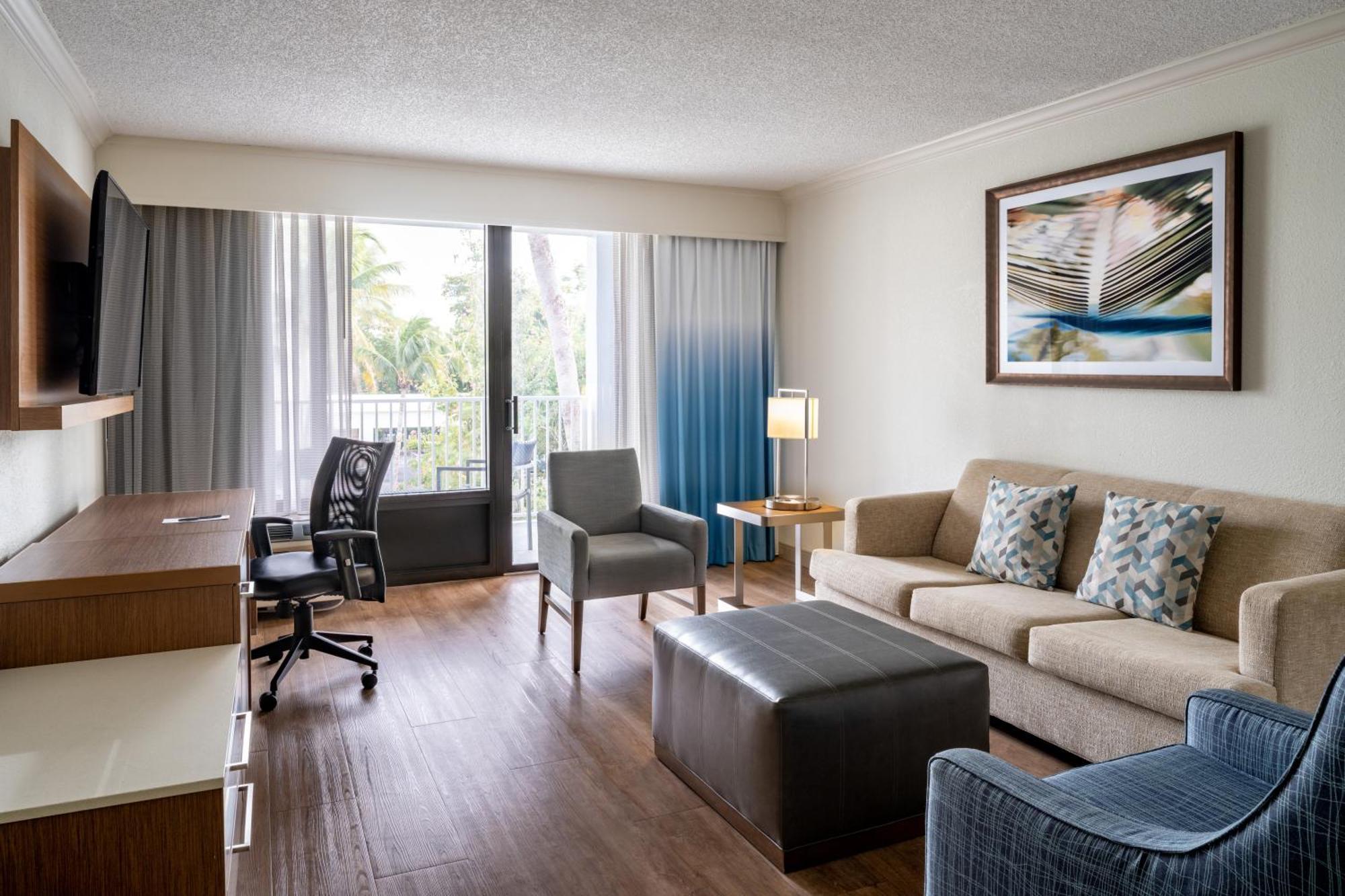 Courtyard By Marriott - Naples Hotel Exterior photo