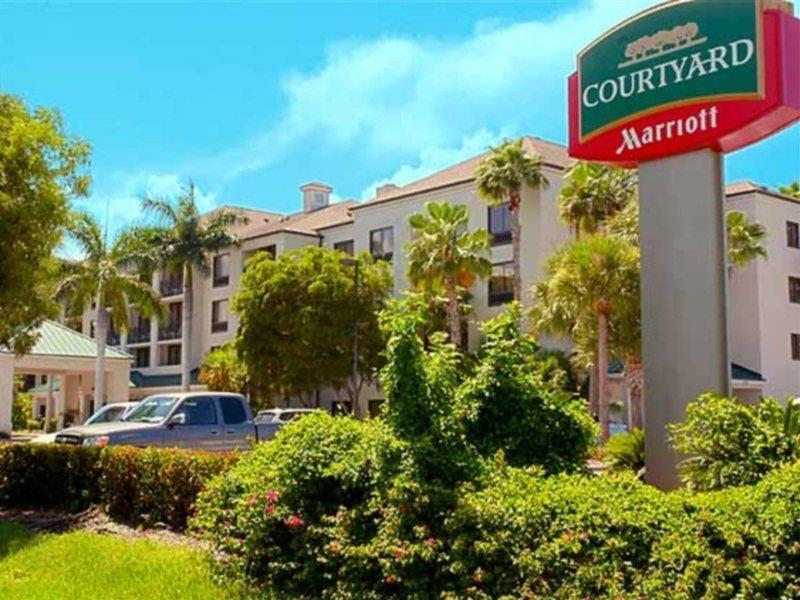 Courtyard By Marriott - Naples Hotel Exterior photo