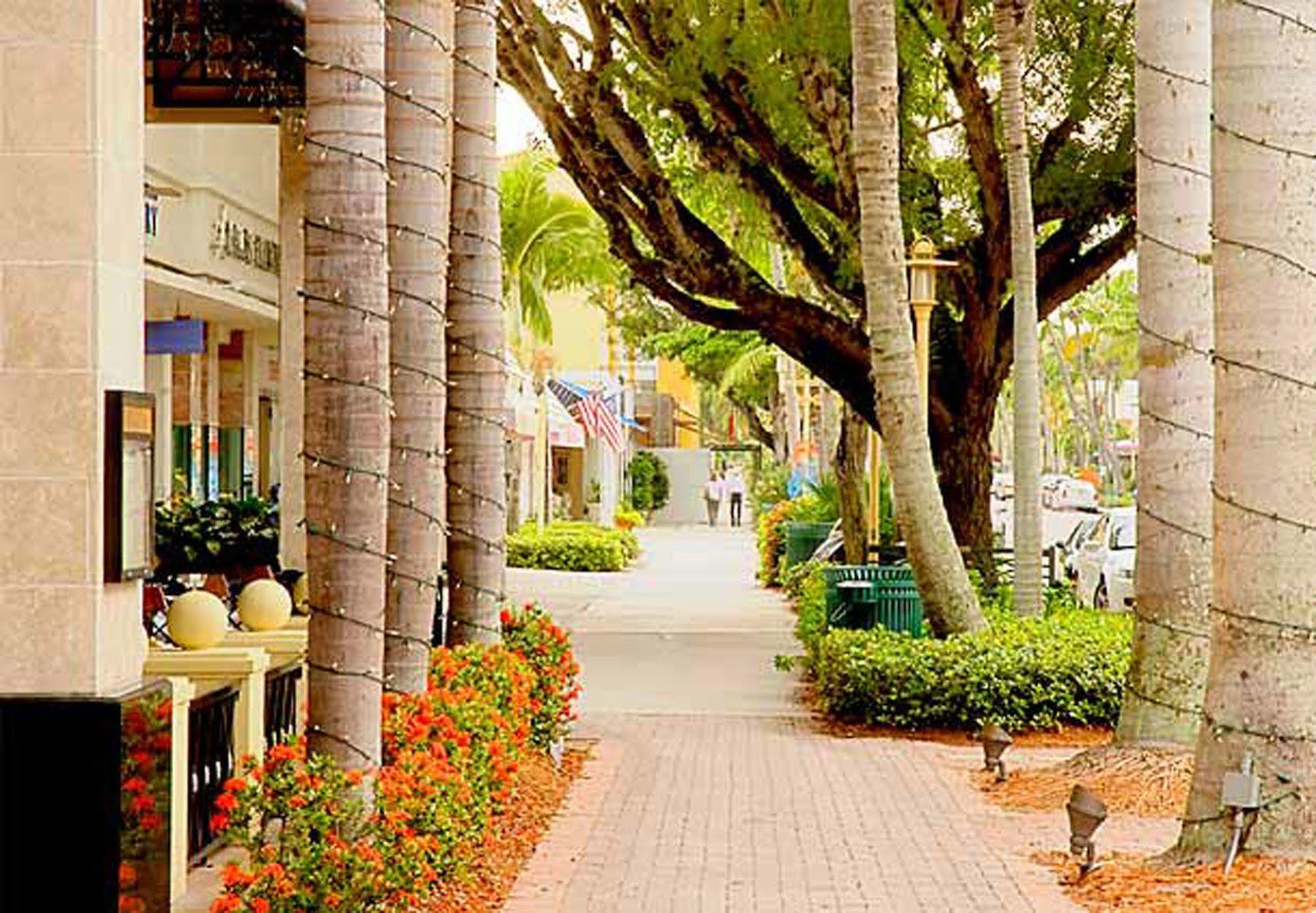 Courtyard By Marriott - Naples Hotel Amenities photo