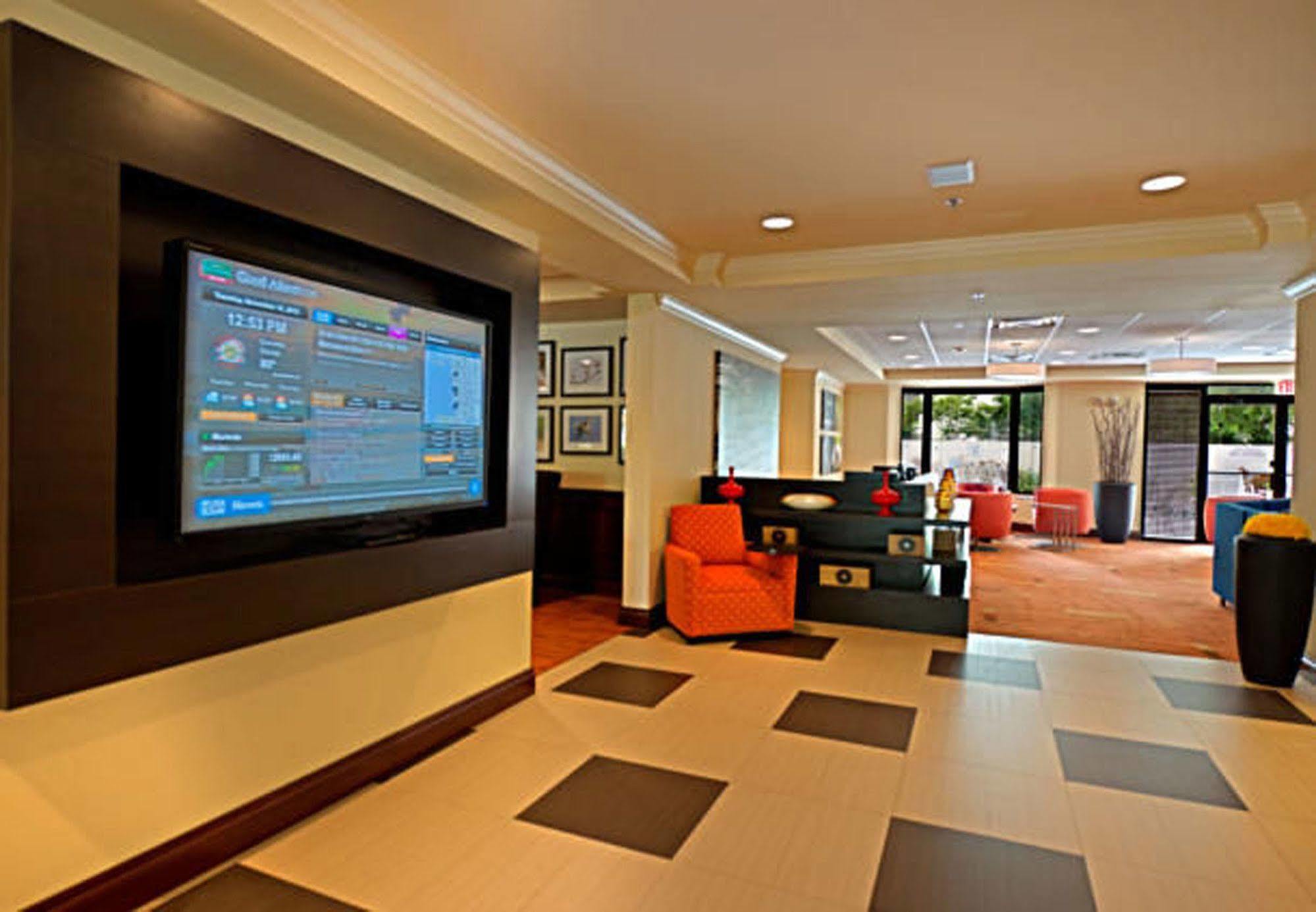 Courtyard By Marriott - Naples Hotel Interior photo