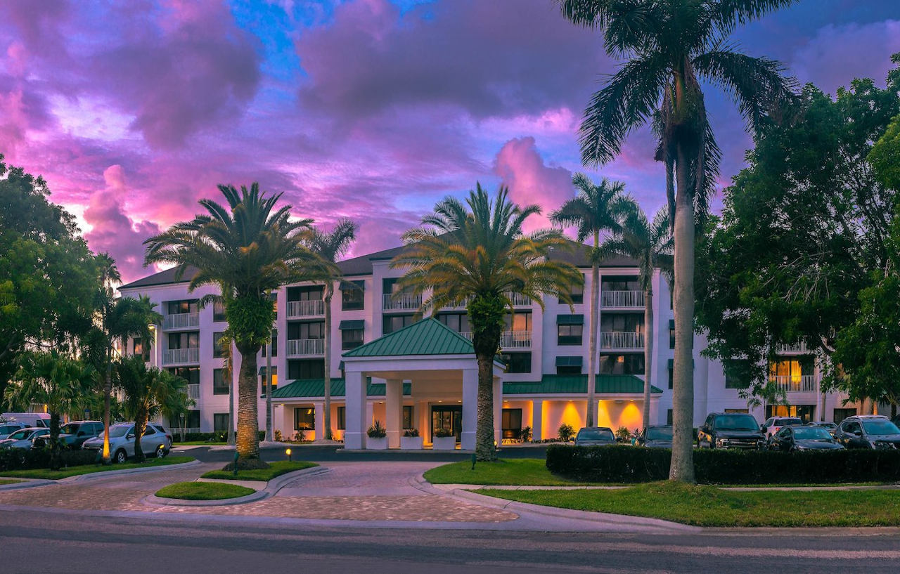 Courtyard By Marriott - Naples Hotel Exterior photo